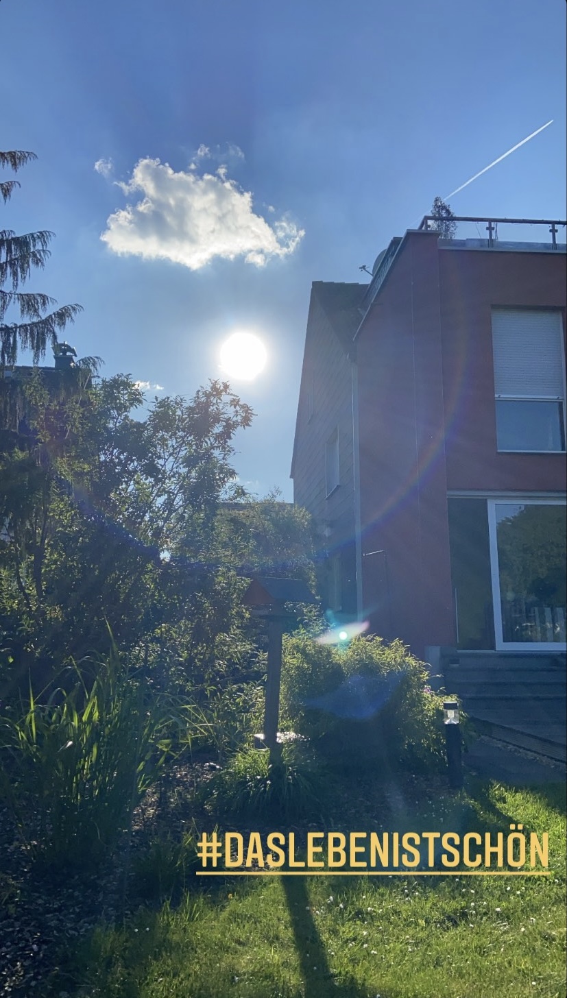 rotes Haus und Garten